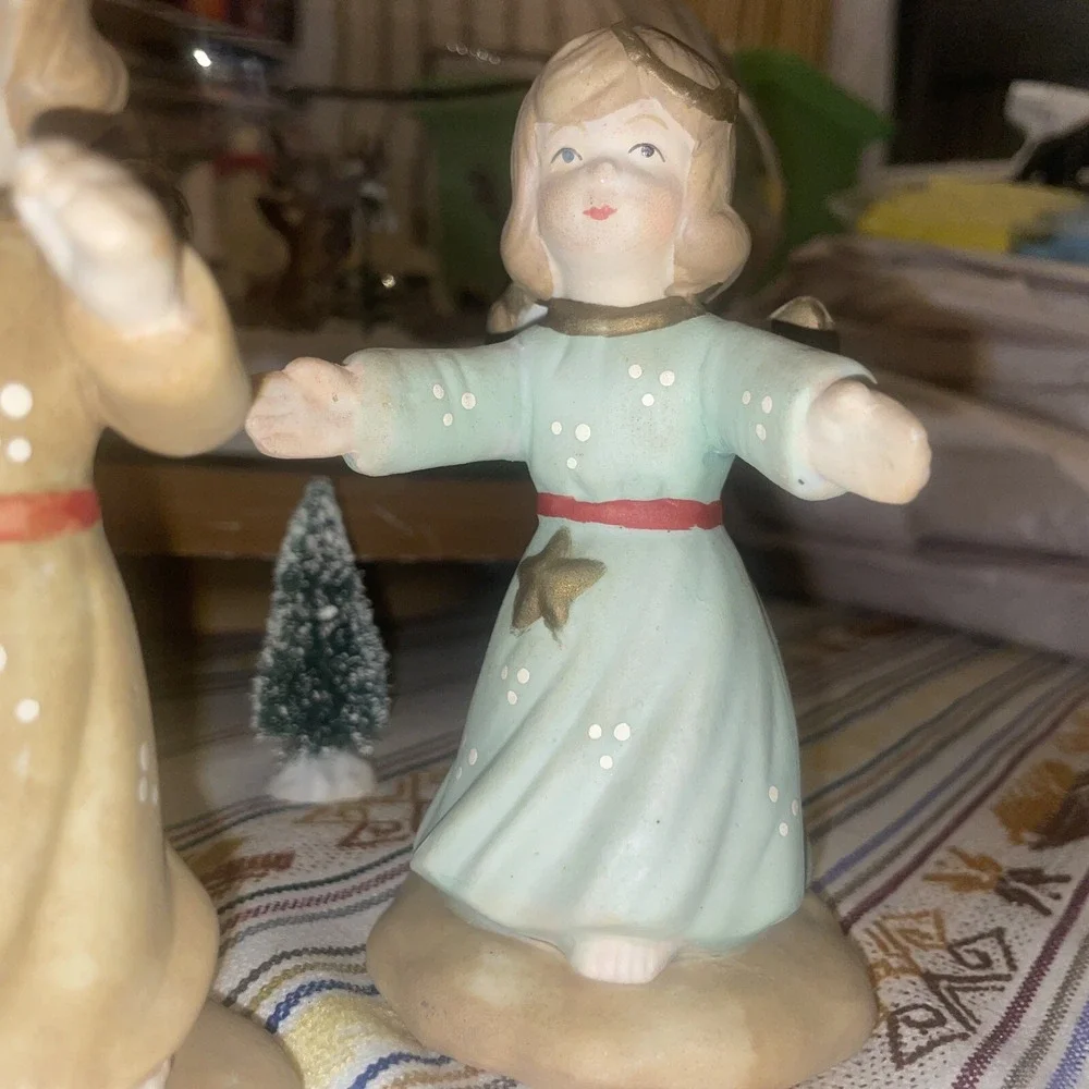 4 Distressed Young Angels In Different Poses And‎ Colors Of Dress, Very Sweet